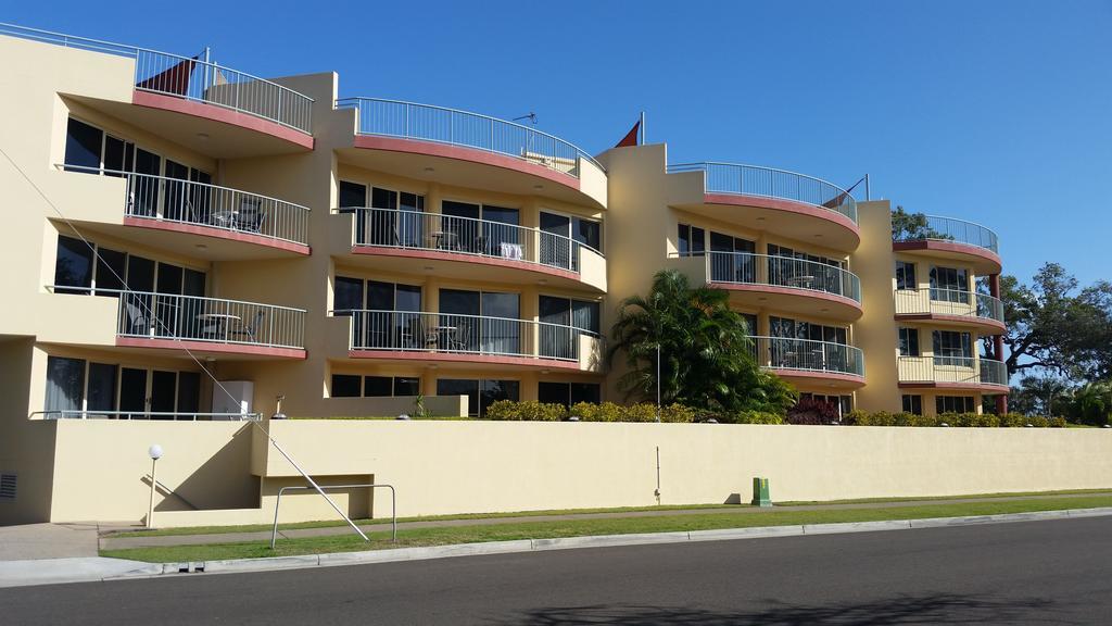 Alexander Beachfront Apartments Hervey Bay Exterior photo