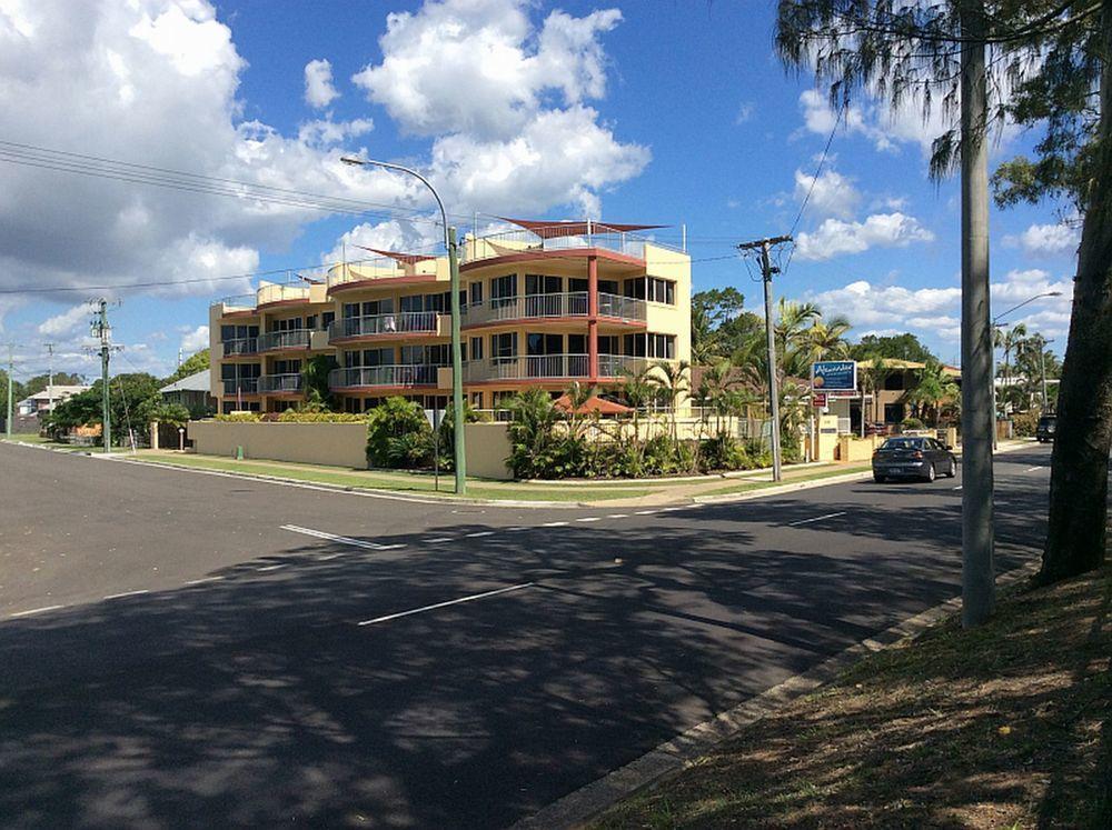 Alexander Beachfront Apartments Hervey Bay Exterior photo