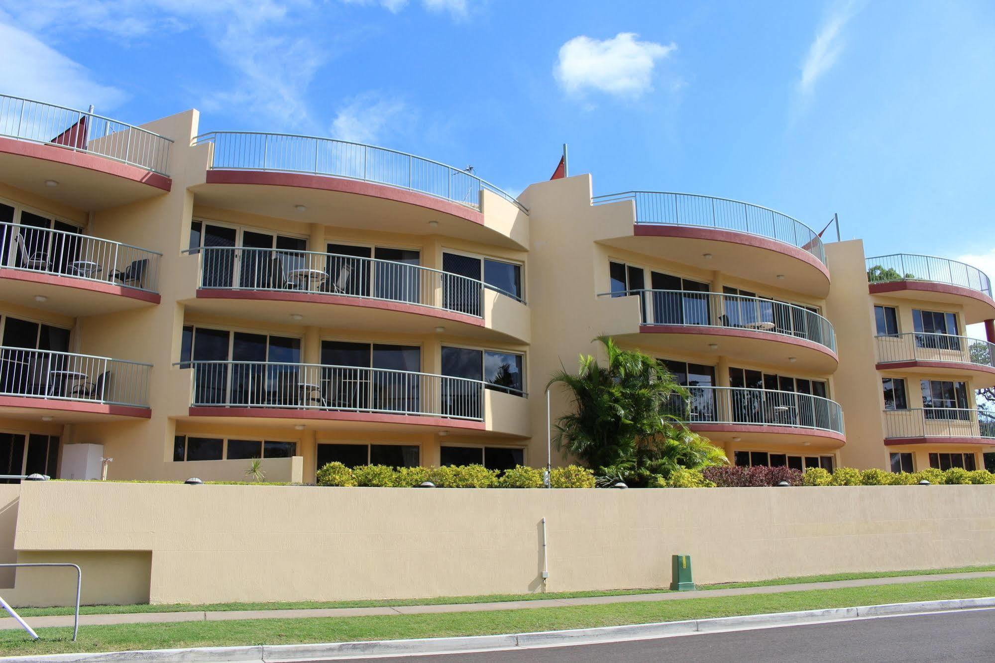Alexander Beachfront Apartments Hervey Bay Exterior photo