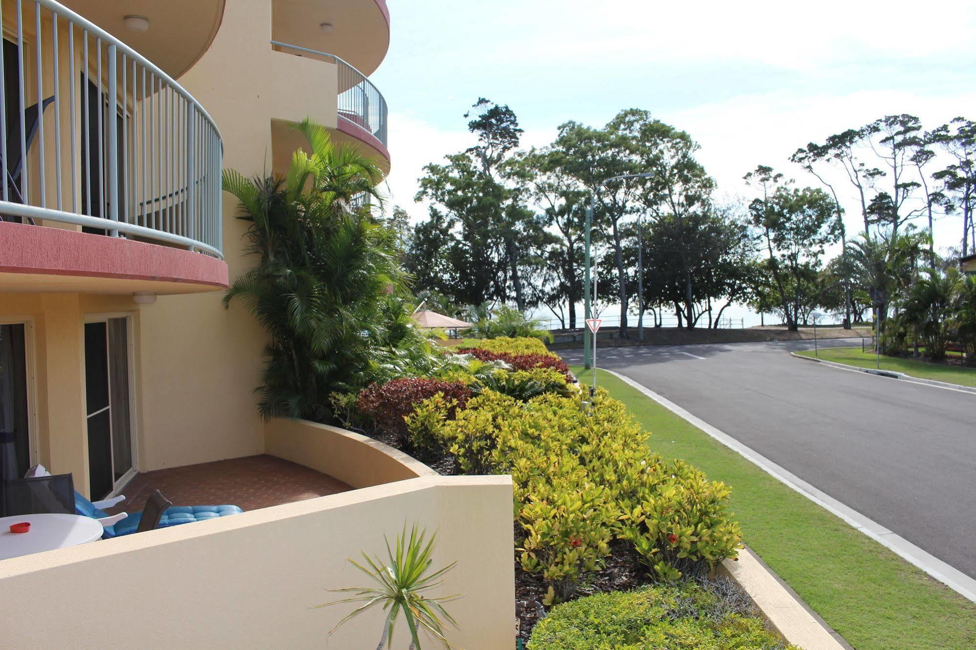 Alexander Beachfront Apartments Hervey Bay Exterior photo