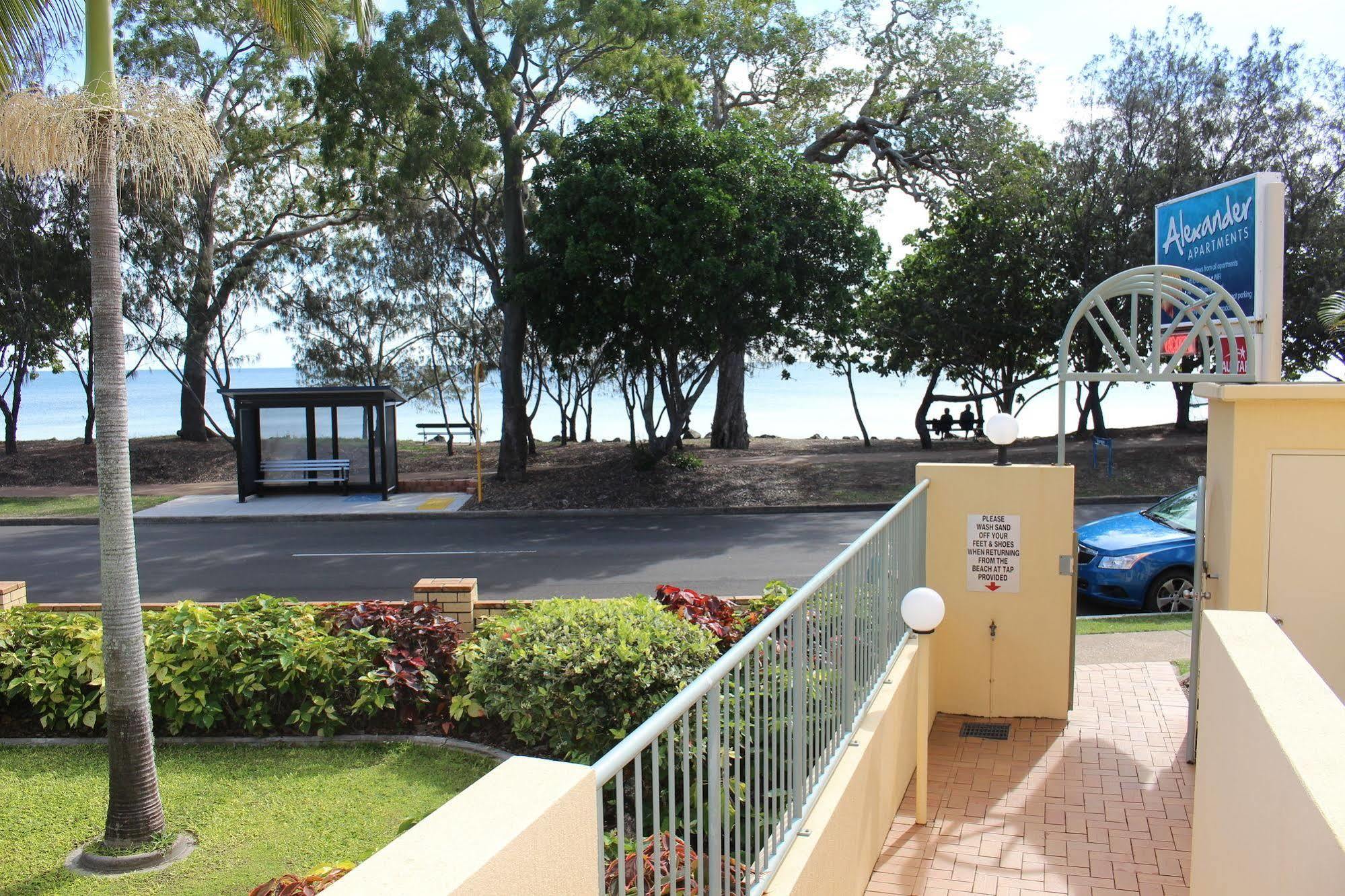 Alexander Beachfront Apartments Hervey Bay Exterior photo
