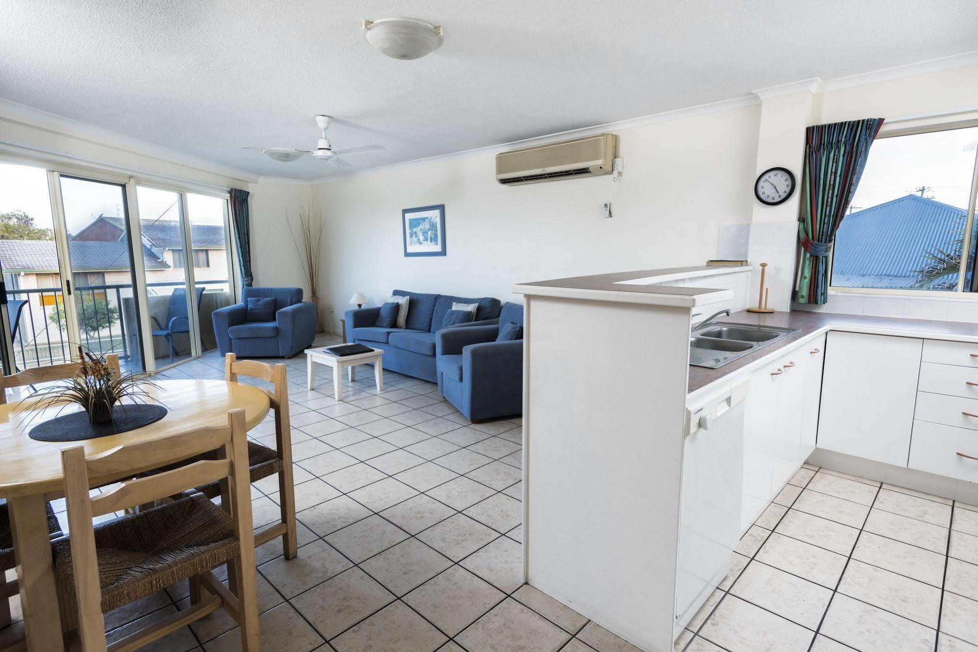 Alexander Beachfront Apartments Hervey Bay Exterior photo