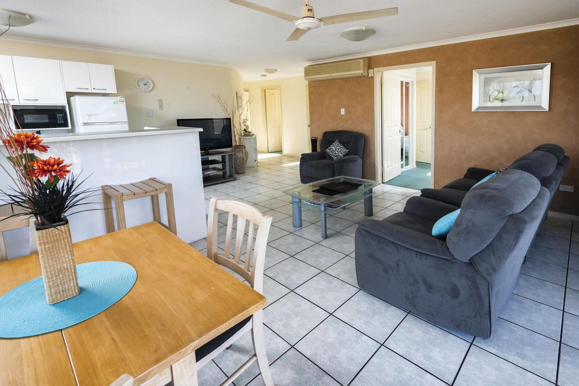 Alexander Beachfront Apartments Hervey Bay Exterior photo