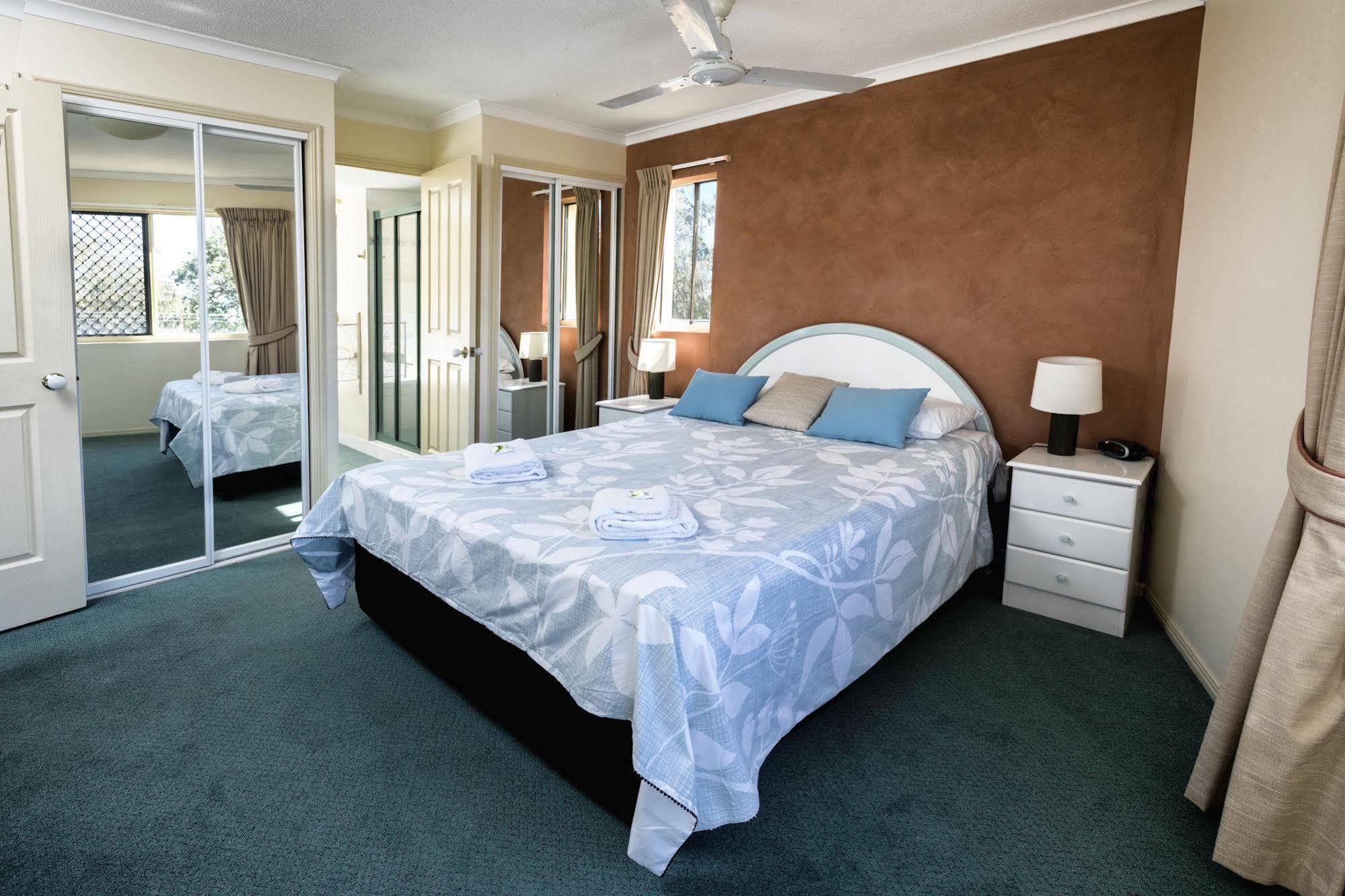 Alexander Beachfront Apartments Hervey Bay Exterior photo