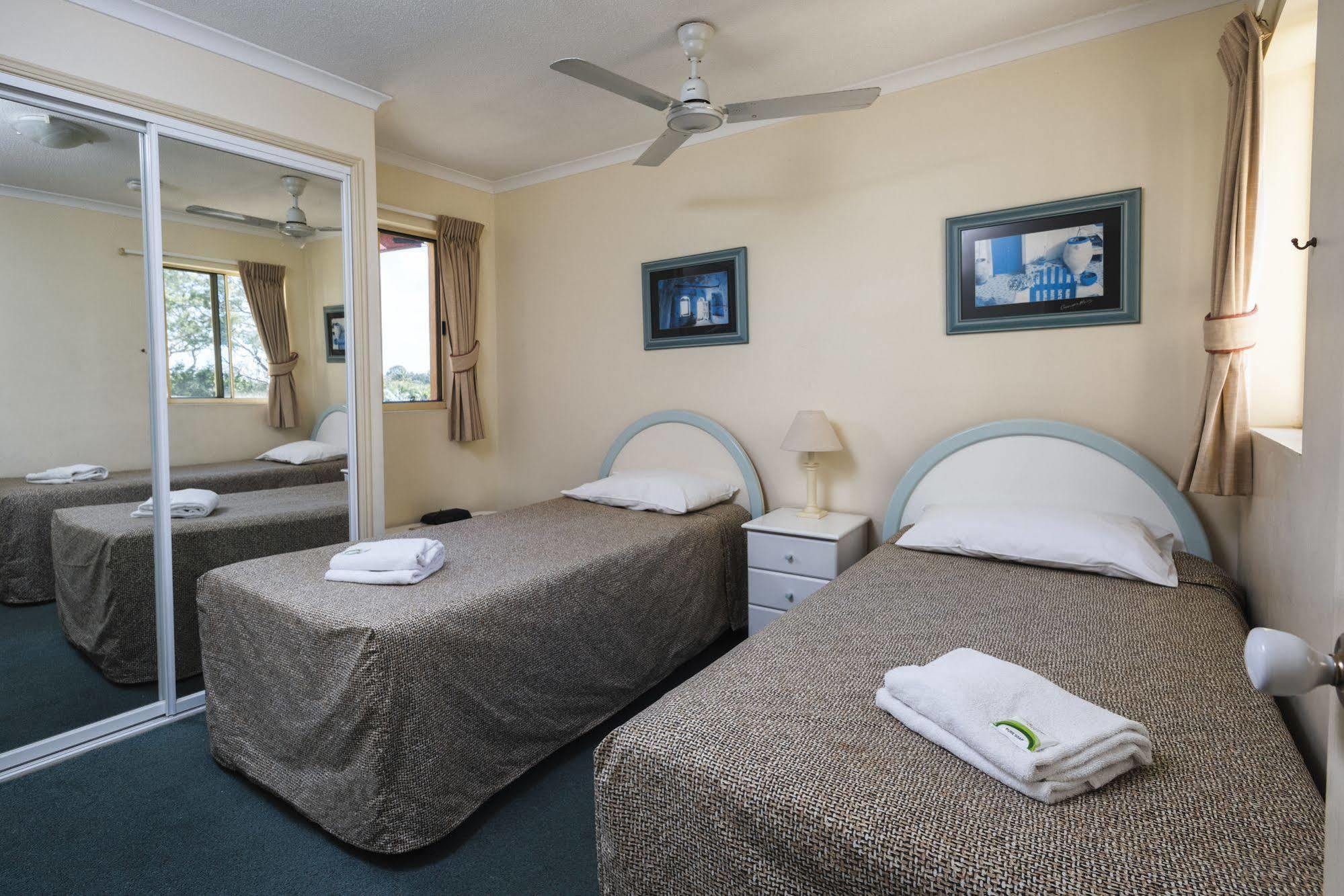 Alexander Beachfront Apartments Hervey Bay Exterior photo