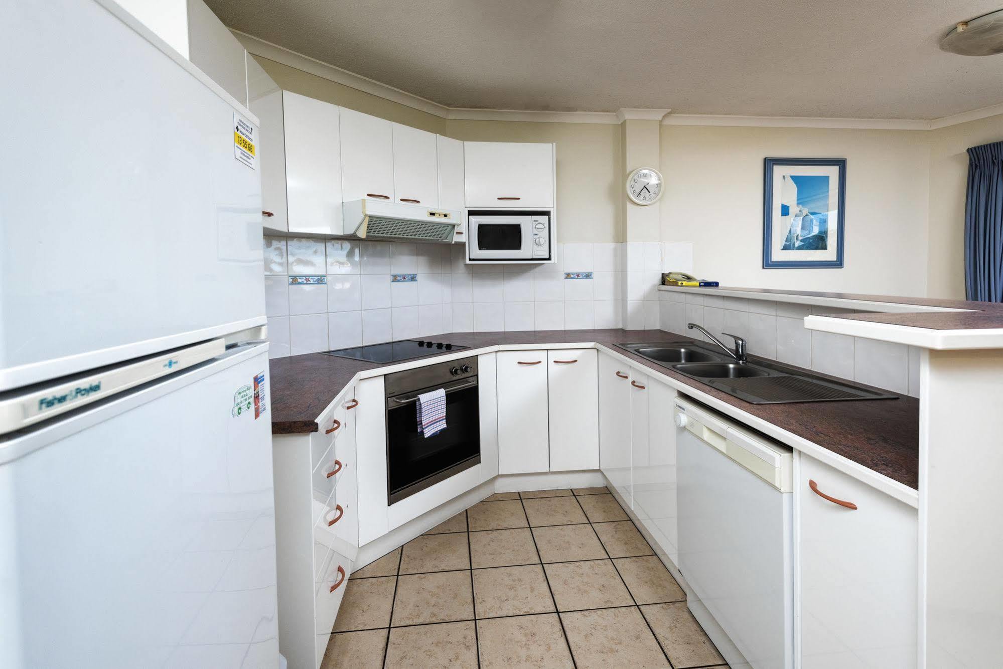Alexander Beachfront Apartments Hervey Bay Exterior photo