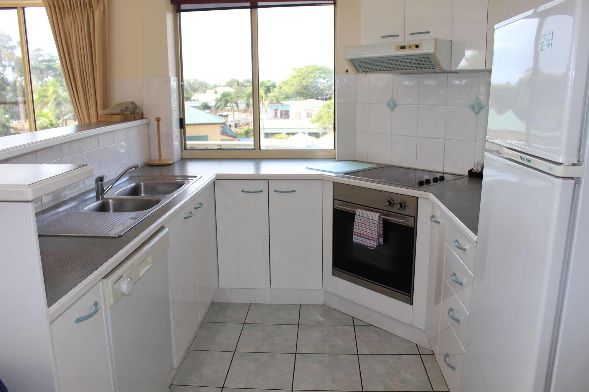 Alexander Beachfront Apartments Hervey Bay Exterior photo