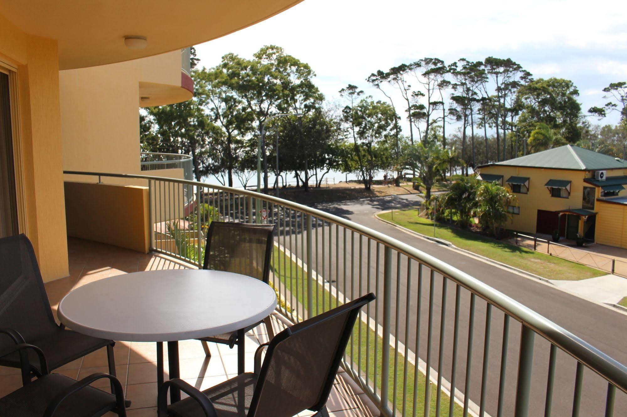Alexander Beachfront Apartments Hervey Bay Exterior photo