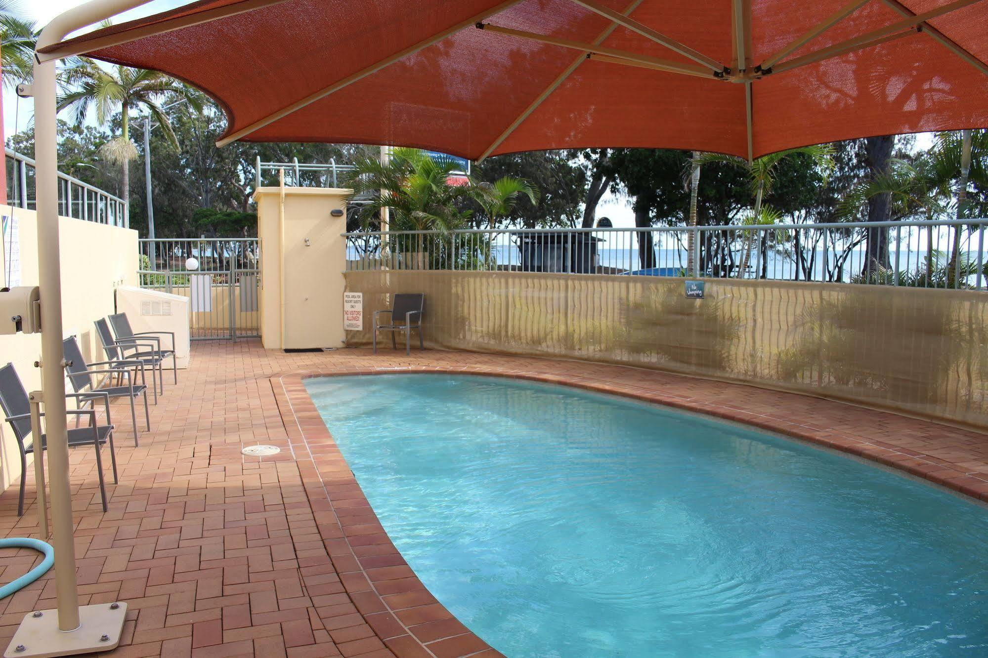Alexander Beachfront Apartments Hervey Bay Exterior photo