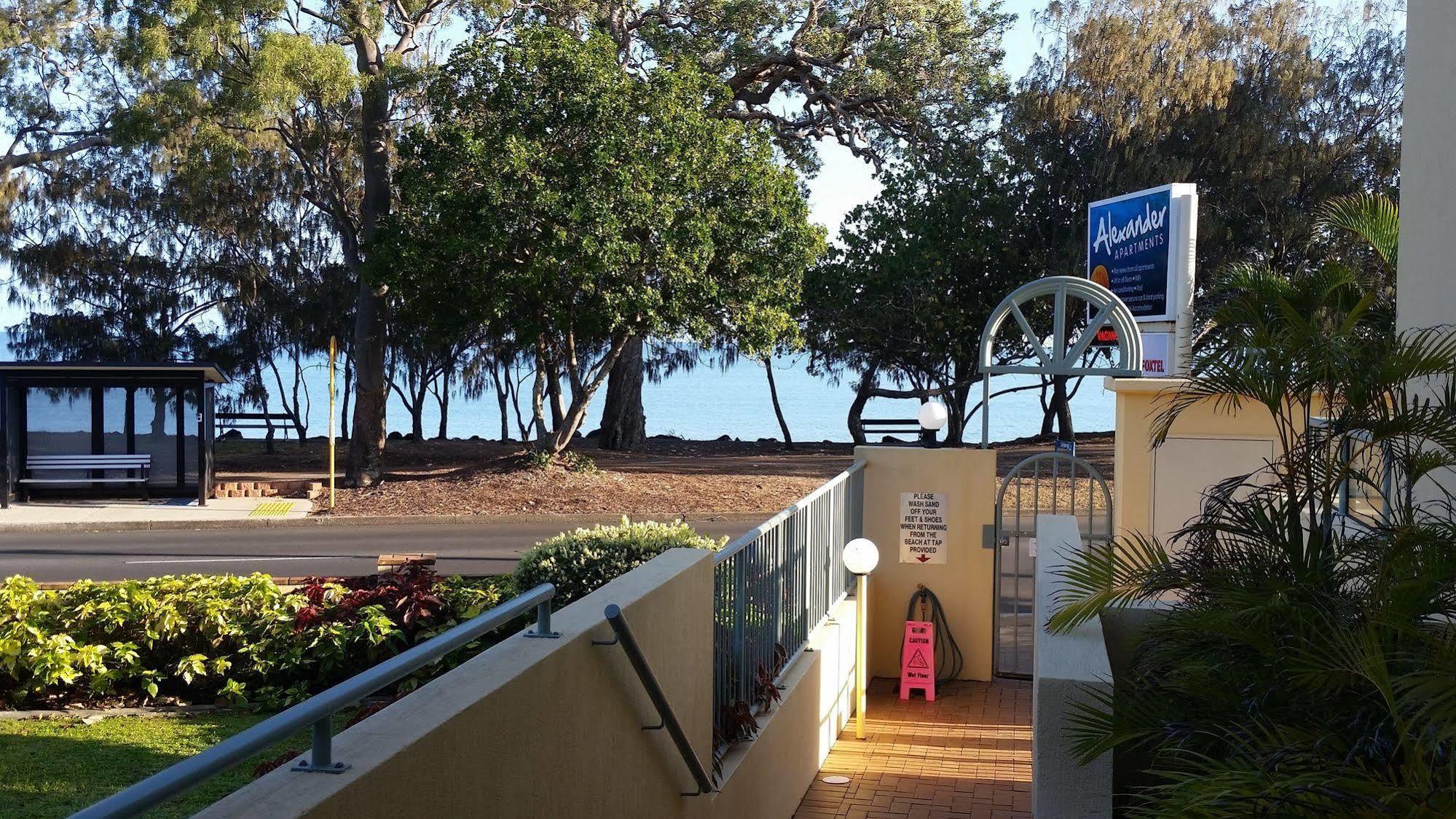 Alexander Beachfront Apartments Hervey Bay Exterior photo