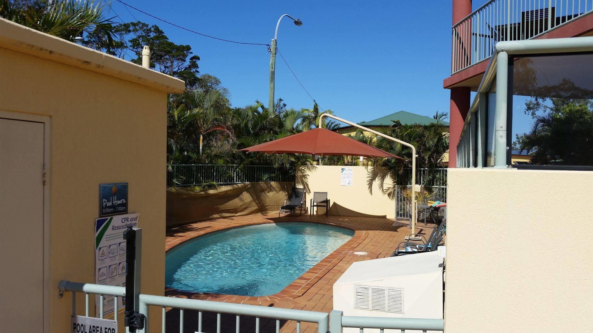 Alexander Beachfront Apartments Hervey Bay Exterior photo