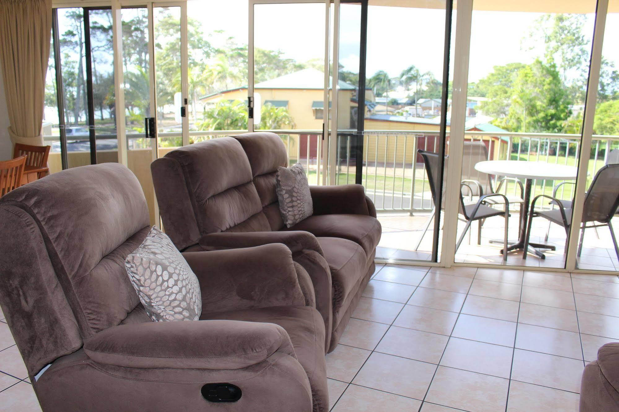 Alexander Beachfront Apartments Hervey Bay Exterior photo