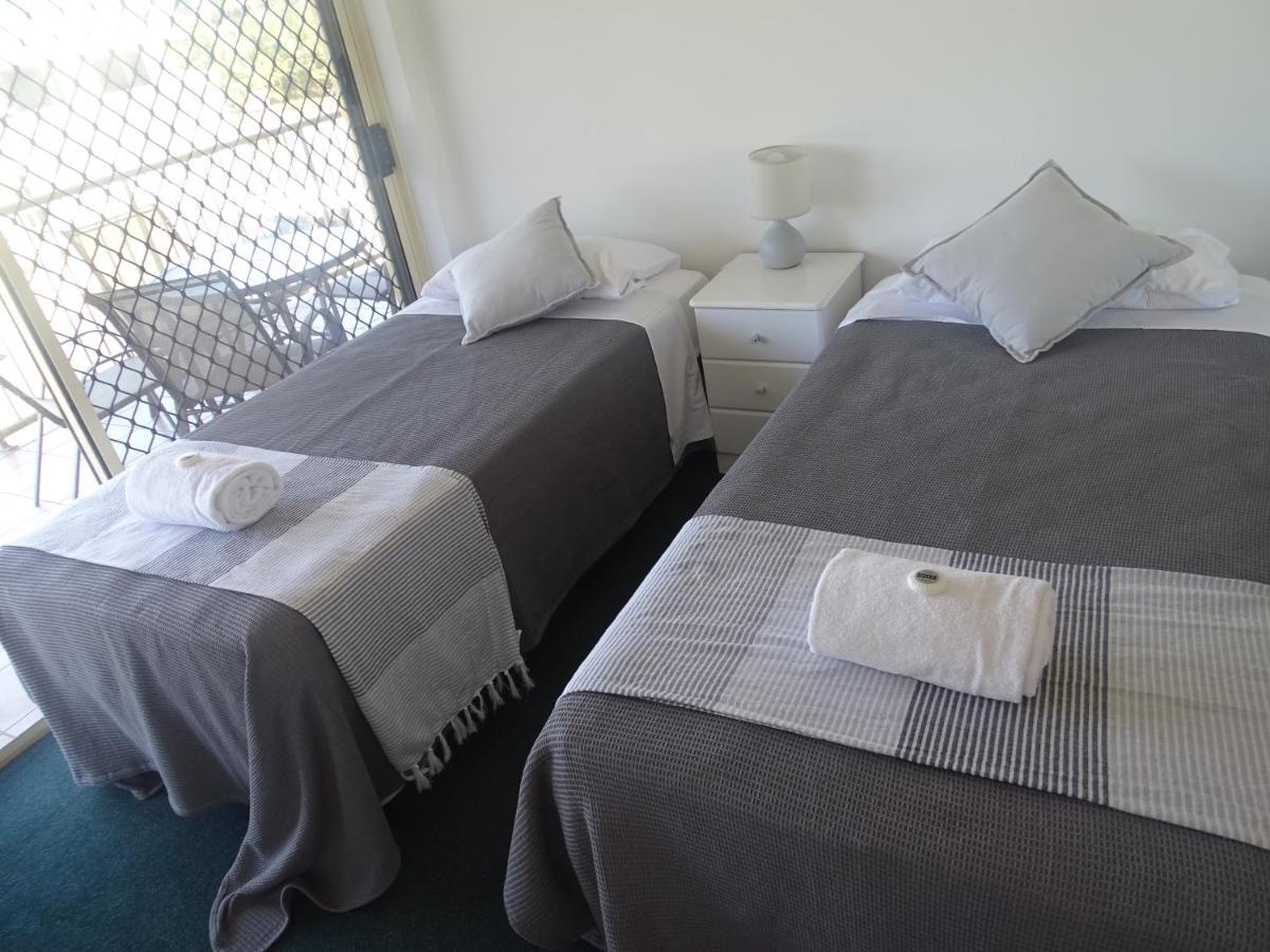 Alexander Beachfront Apartments Hervey Bay Exterior photo