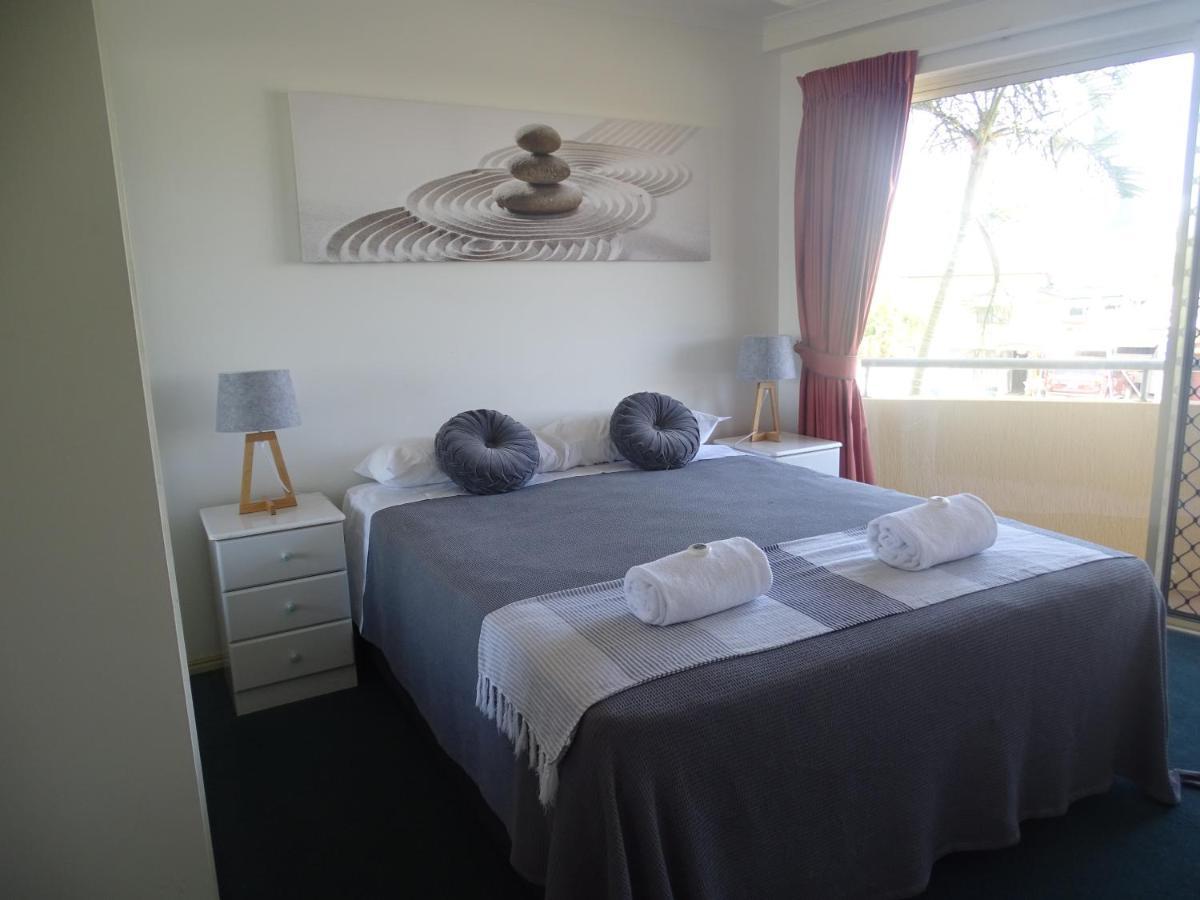Alexander Beachfront Apartments Hervey Bay Exterior photo