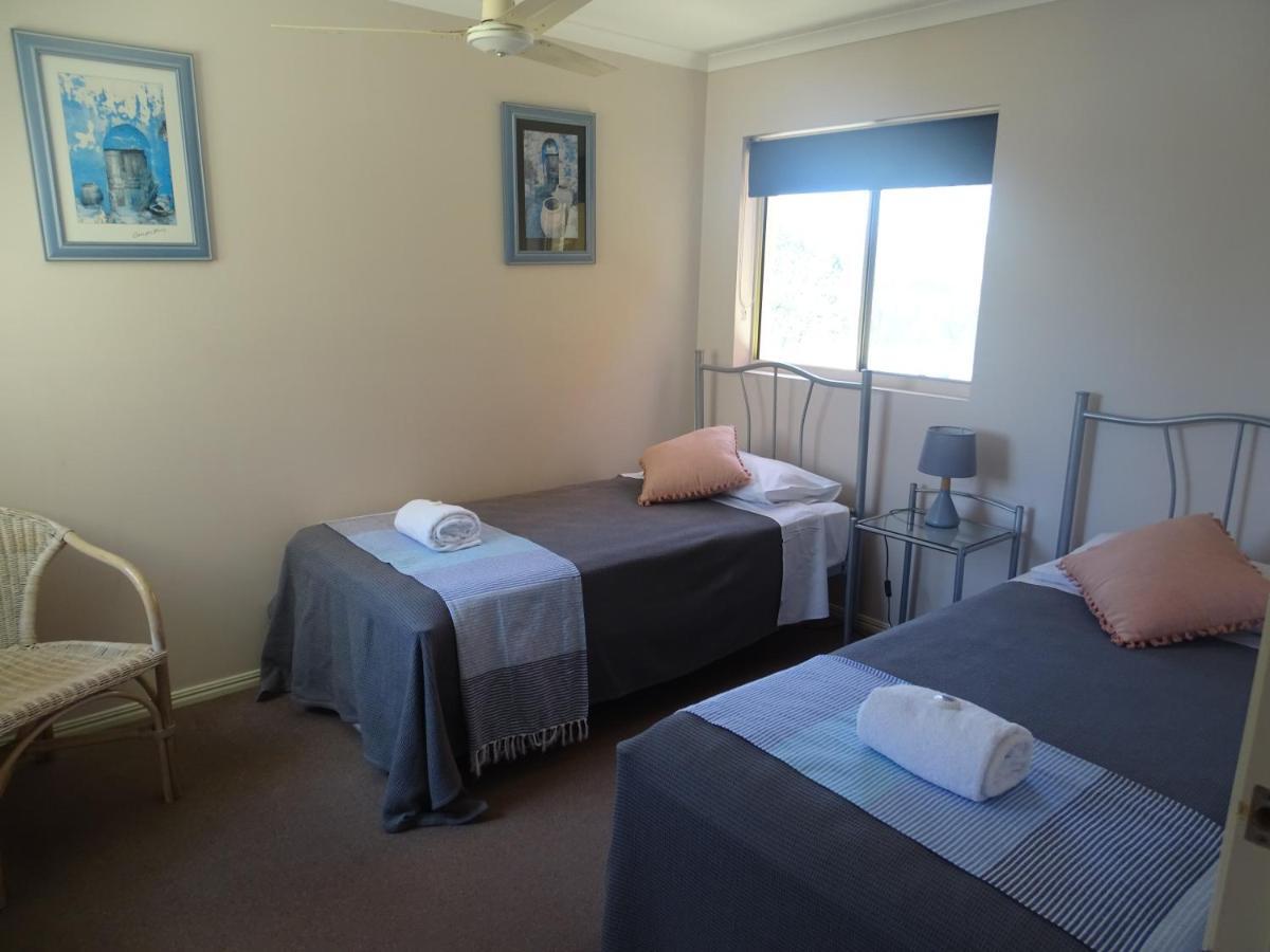 Alexander Beachfront Apartments Hervey Bay Exterior photo
