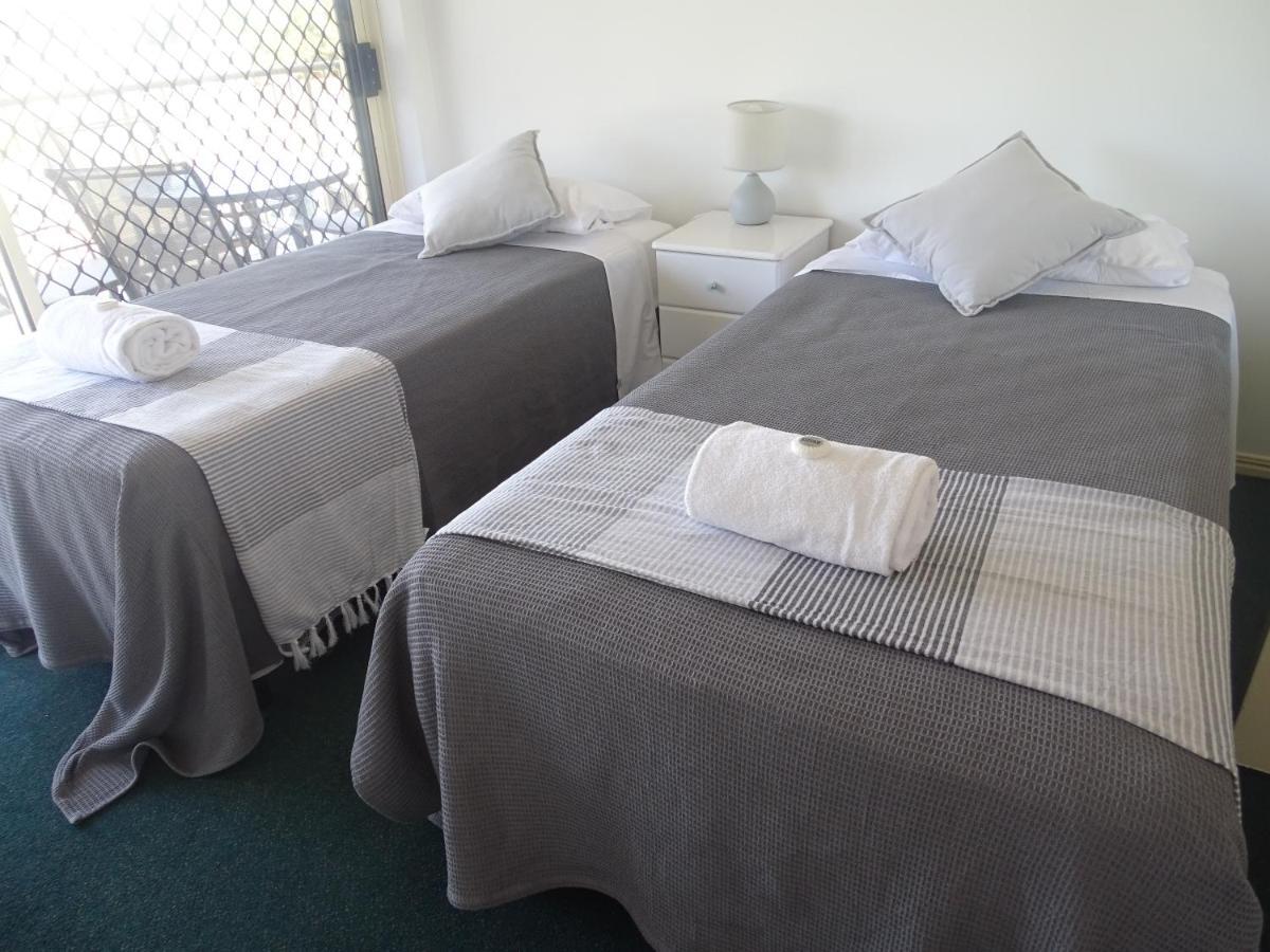Alexander Beachfront Apartments Hervey Bay Exterior photo