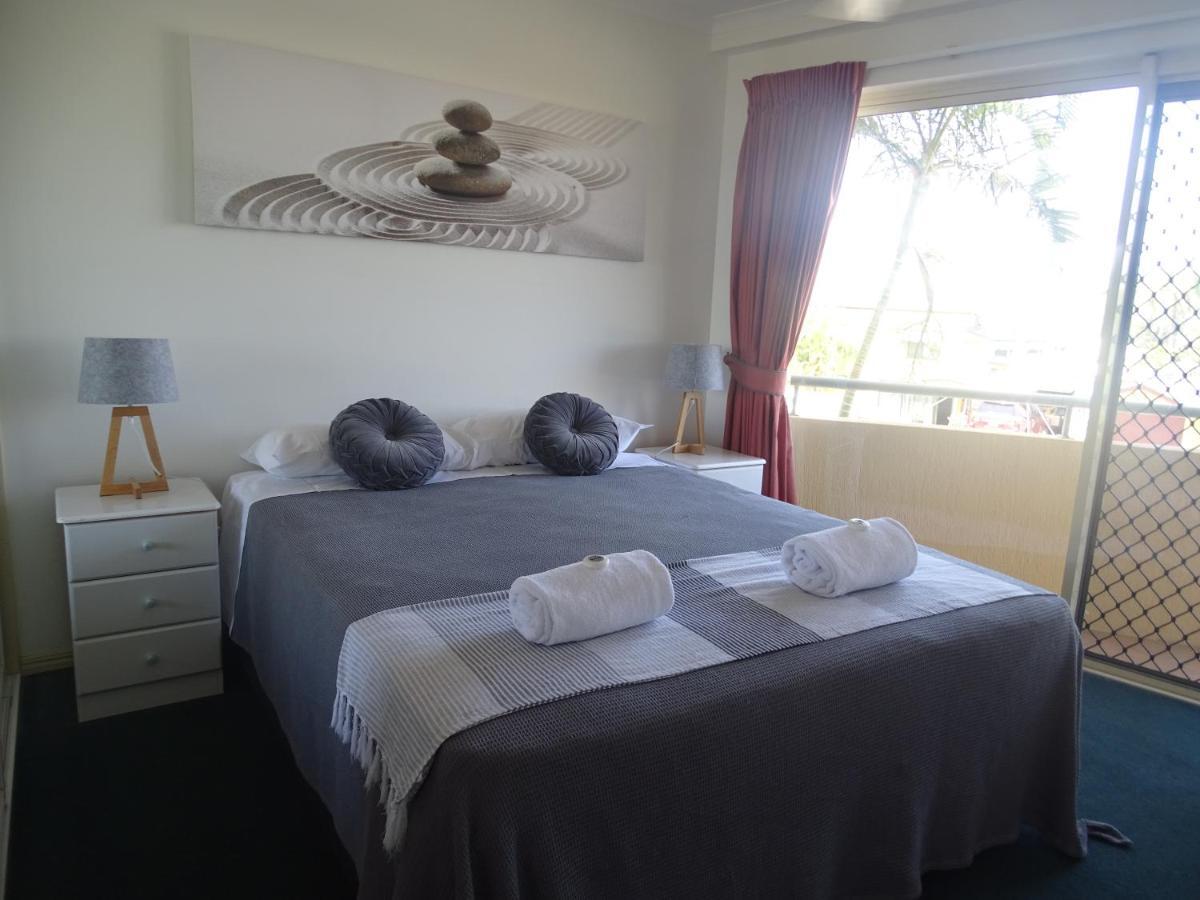 Alexander Beachfront Apartments Hervey Bay Exterior photo